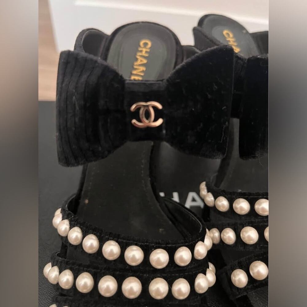 CHANEL Black Pearl Embellished Bow Women's Sandals 38.5 - Picture 12 of 14